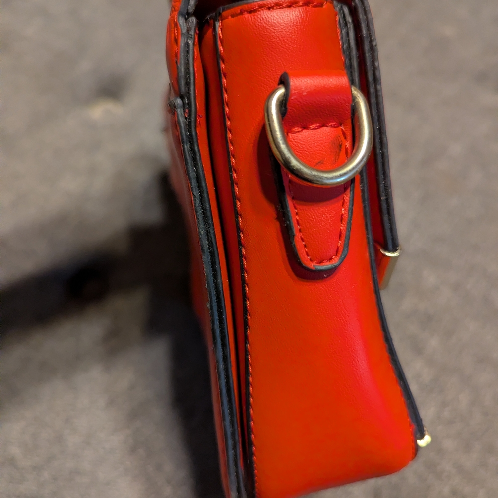 Red Crocodile-Embossed Handbag - Picture 3 of 7